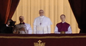 Papież Franciszek w 2013 roku — nowa ewangelizacja wciela się odtąd w mnogość ruchów kościelnych, ŚDM, szkół ewangelizacji i inicjatyw cyfrowych