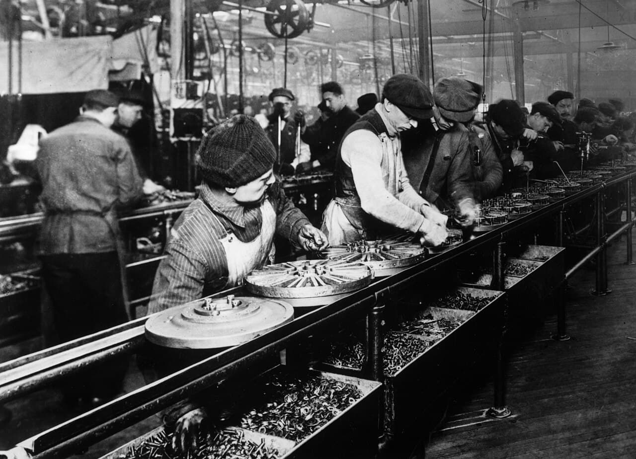 Linia montażowa Forda w 1913 roku