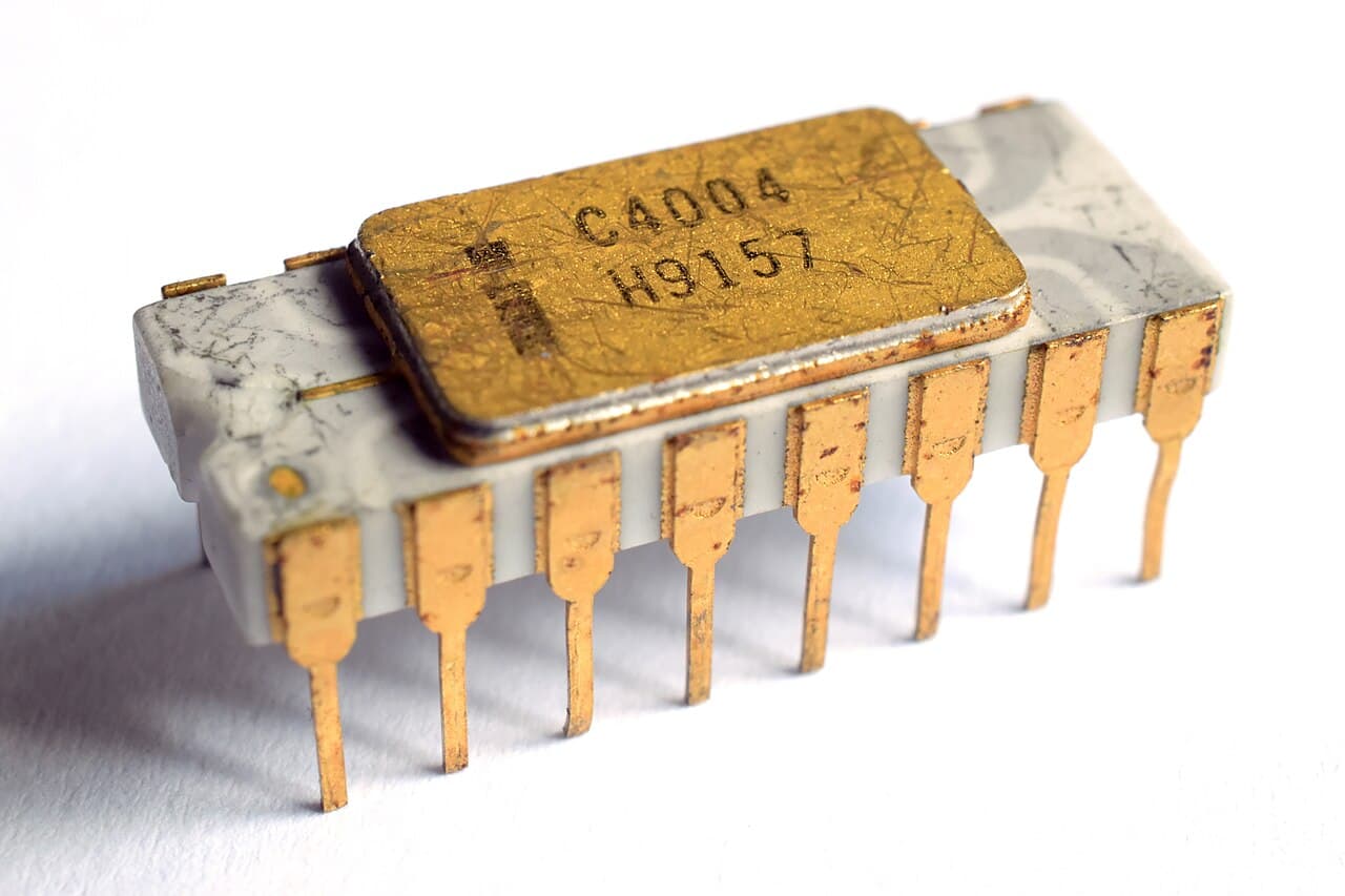 Mikroprocesor Intel C4004 z 1971 roku