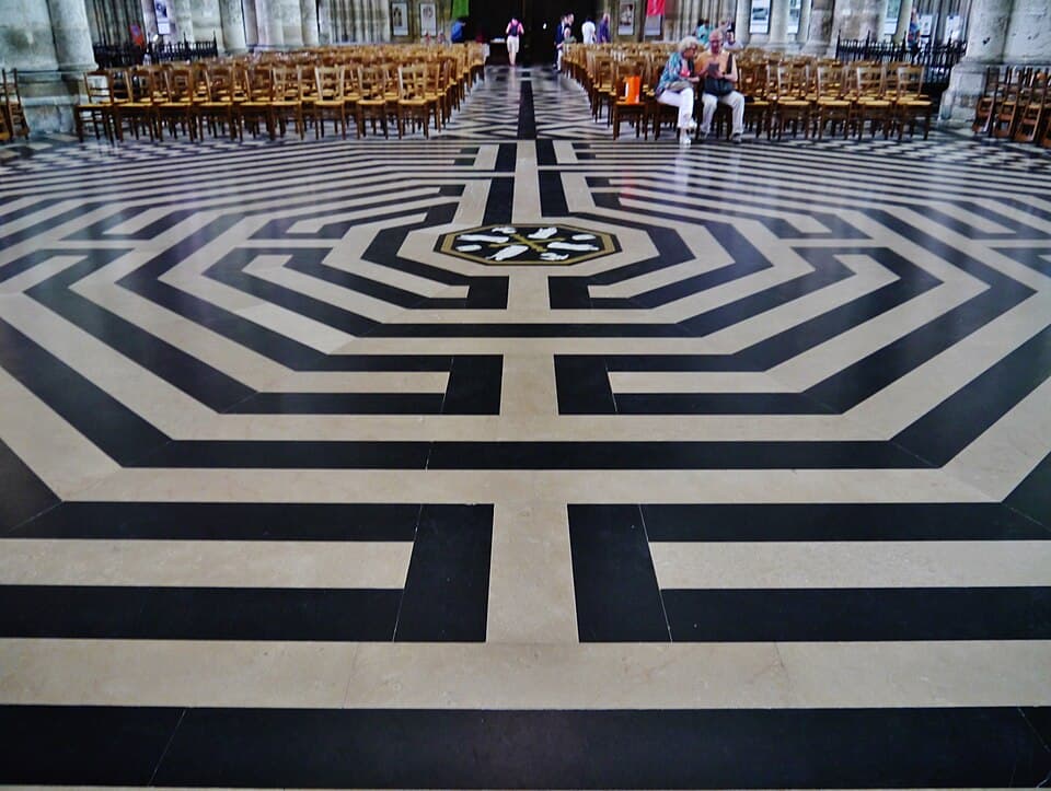 Das Labyrinth im Bodenpflaster der Kathedrale von Amiens