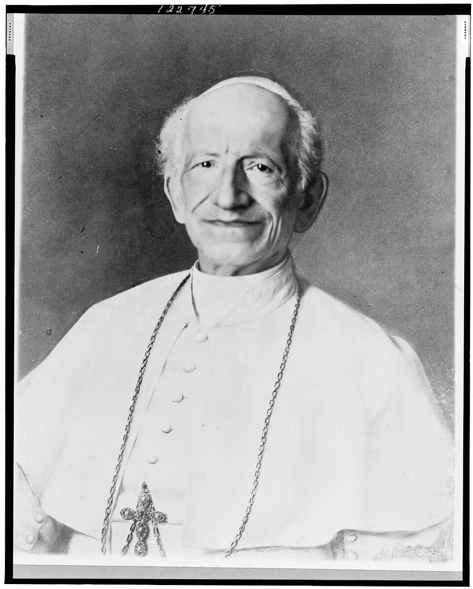 Retrato fotográfico do Papa Leão XIII sentado