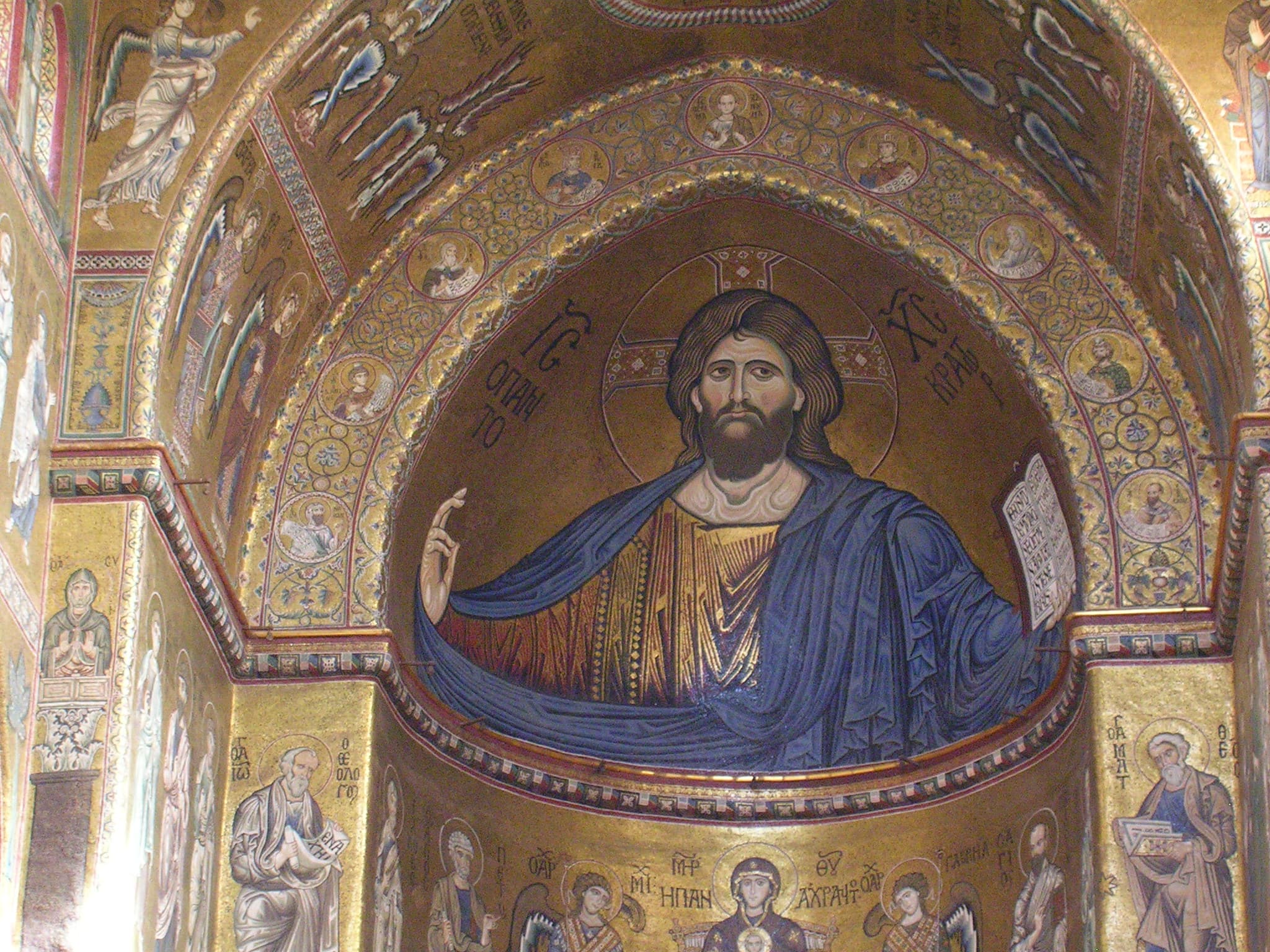 Kolosalny Pantokrator z absydy Monreale trzymający otwartą Ewangelię