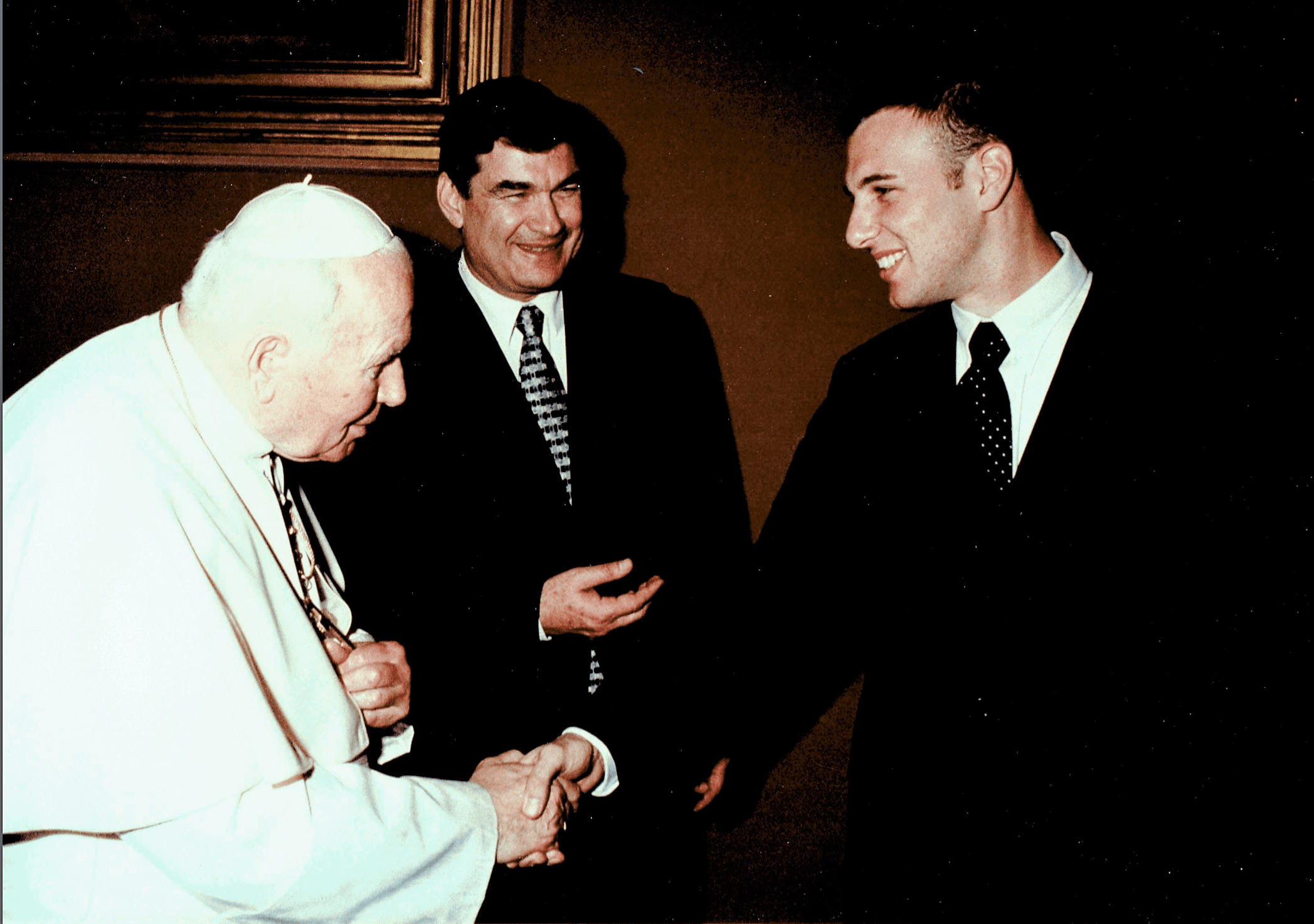 Juan Pablo II introduce una oración en el Muro occidental, Jerusalén, marzo de 2000