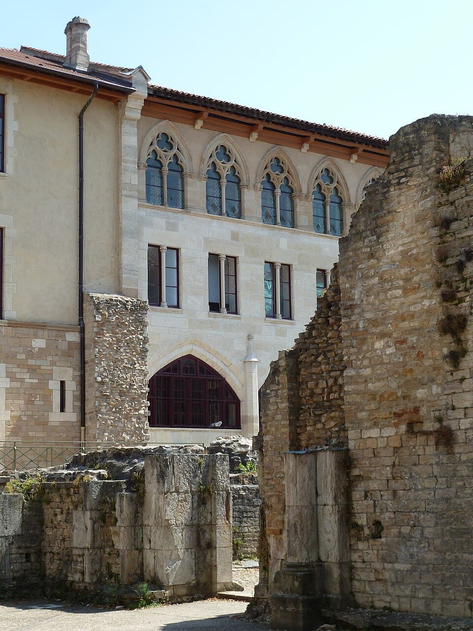 Ruines de l'abbatiale de Cluny