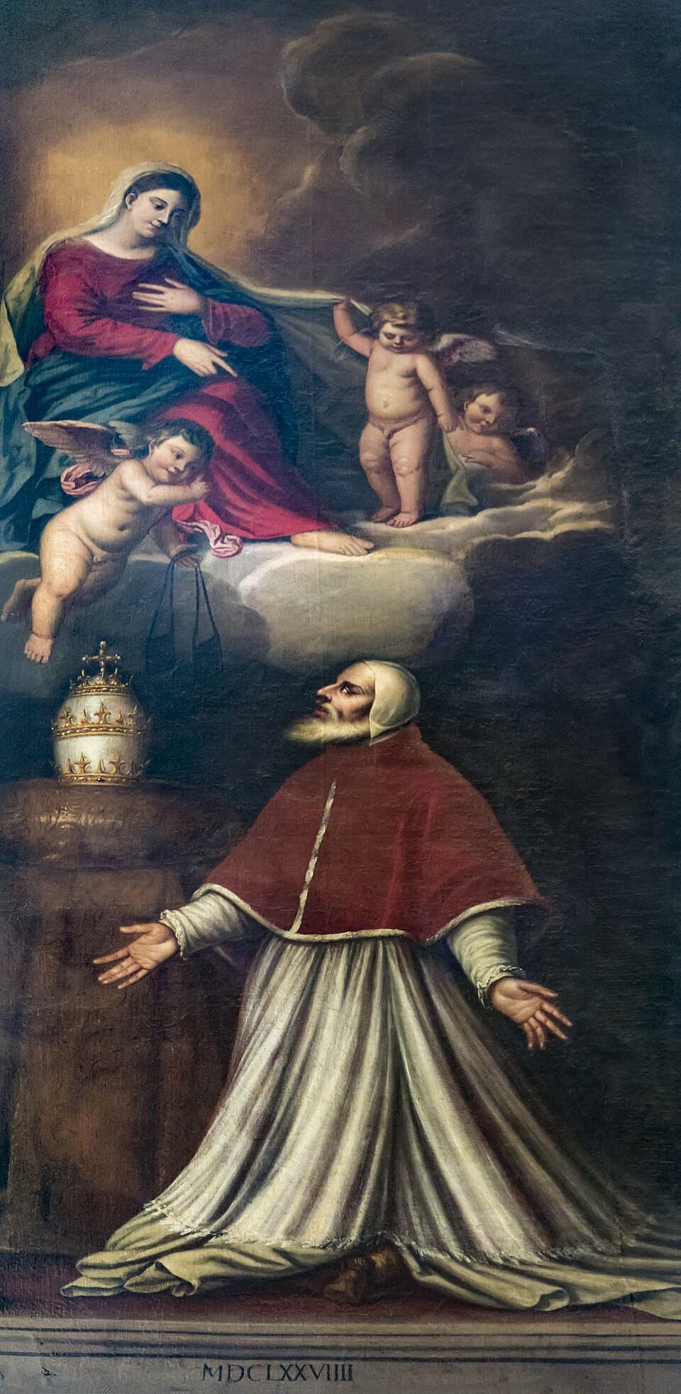 El papa Juan XXII arrodillado mientras un ángel le presenta el escapulario ante la Virgen María