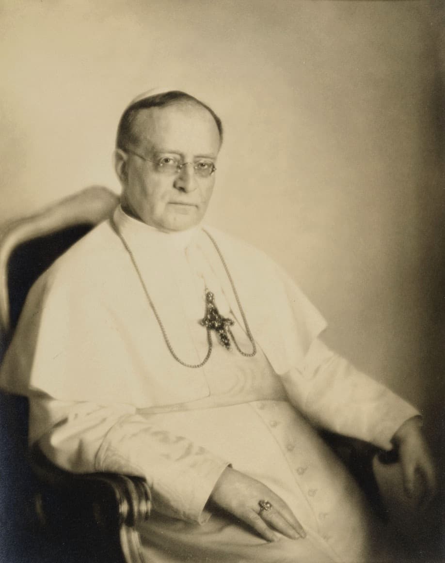 Pie XI photographié par Nicola Perscheid vers 1922