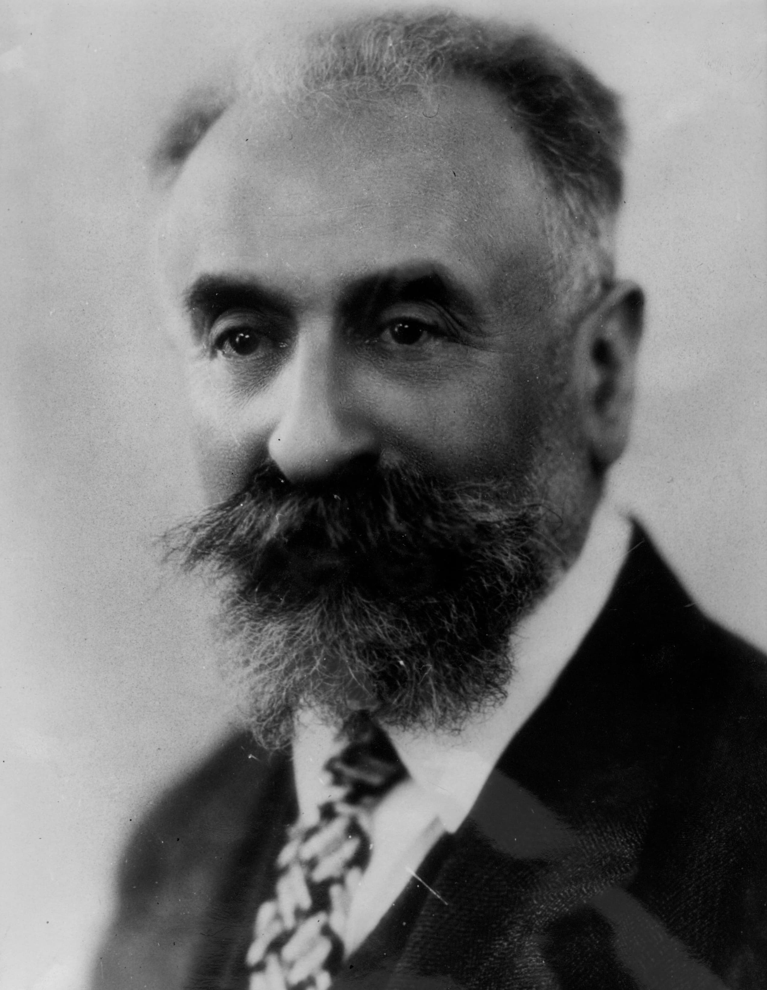 Essai sur le don eserinin yazarı Marcel Mauss'un portresi