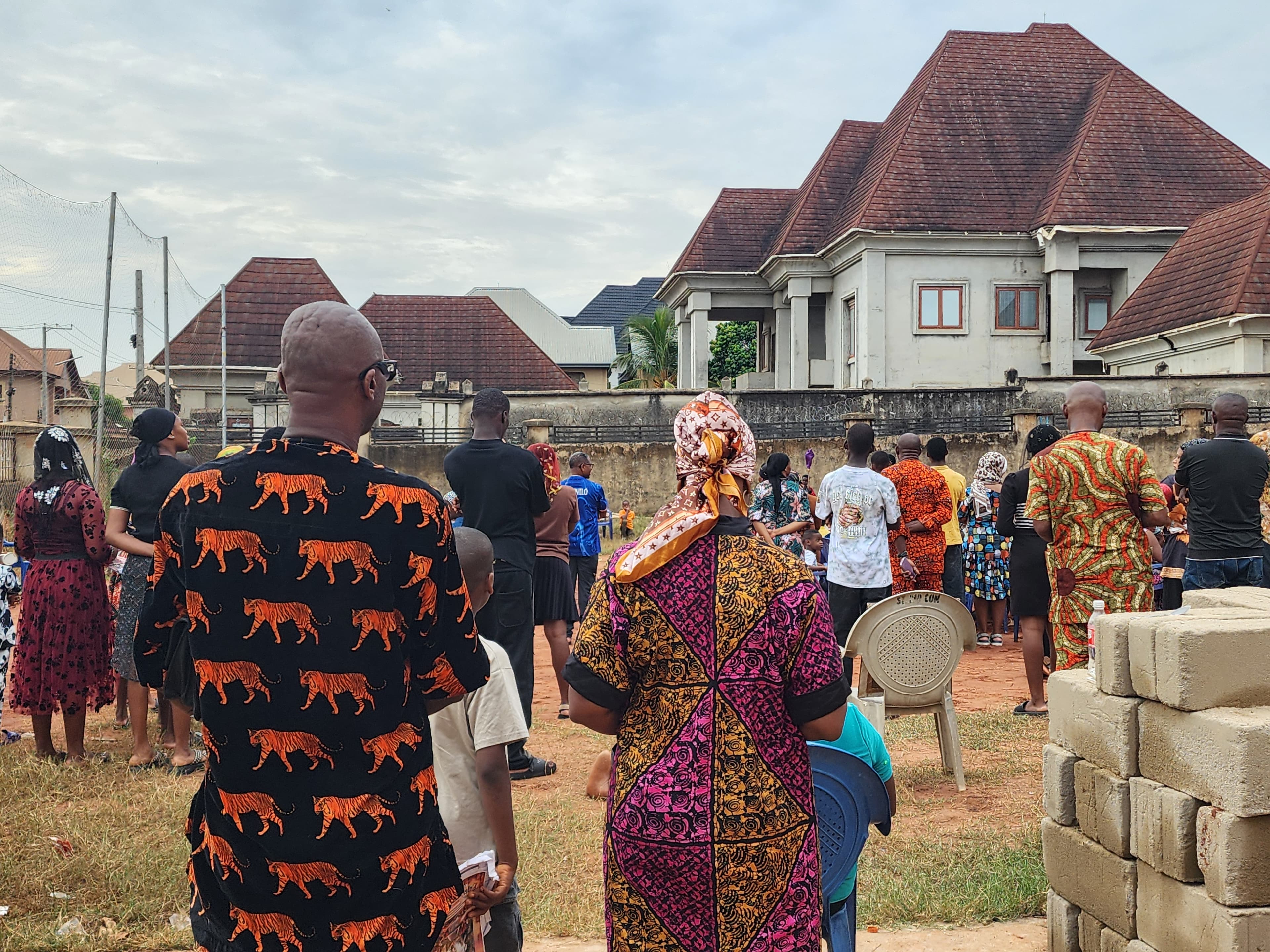 Multitud de fieles católicos africanos durante una celebración
