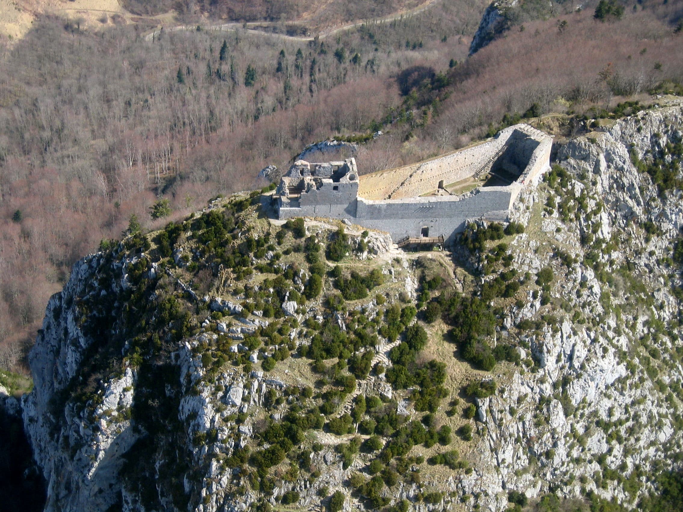Hrad Montségur ze vzduchu, poslední bašta katarů