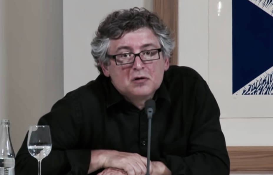 Michel Onfray bei einem Vortrag.