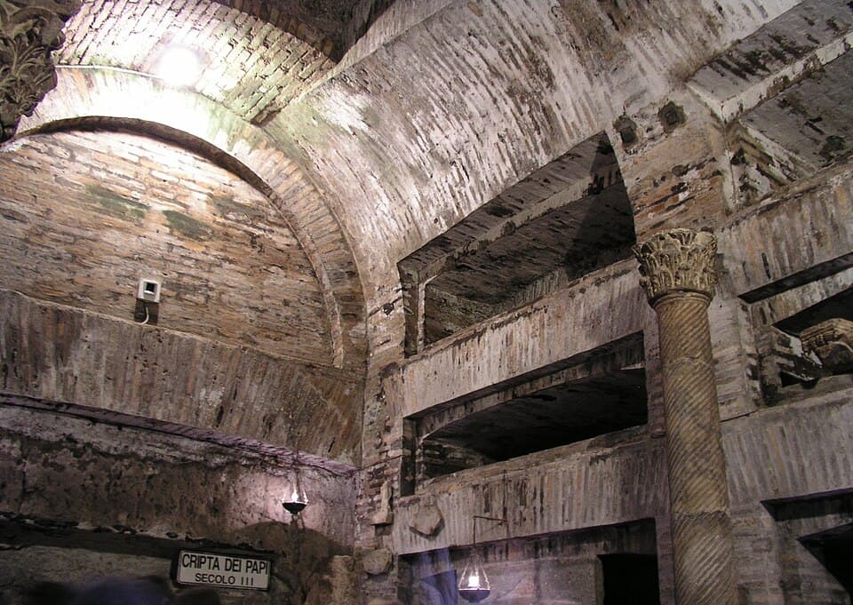 Cripta de los papas en la catacumba de San Calixto en Roma