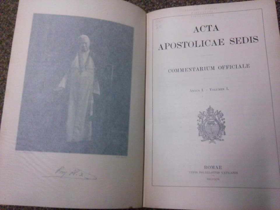 Frontispice et page de titre du premier volume des Acta Apostolicae Sedis, 1909