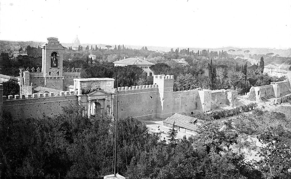Photographie de la brèche ouverte dans la muraille de Rome à la Porta Pia en 1870