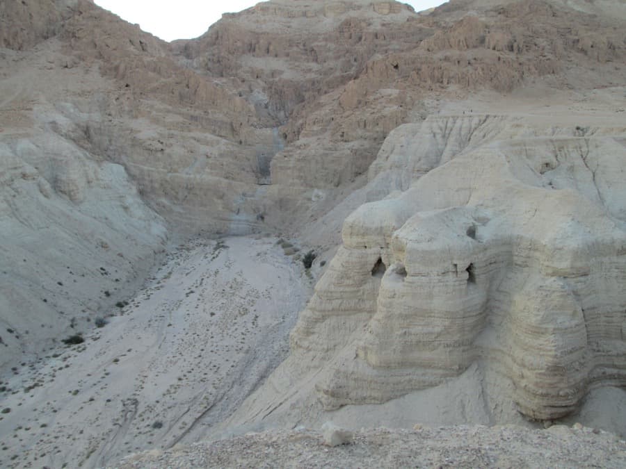 Klify i jaskinie Qumran