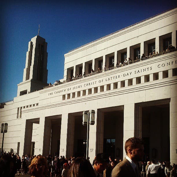 Konferenzzentrum der LDS-Kirche in Salt Lake City, Gebäude, in dem die halbjährliche Generalkonferenz stattfindet