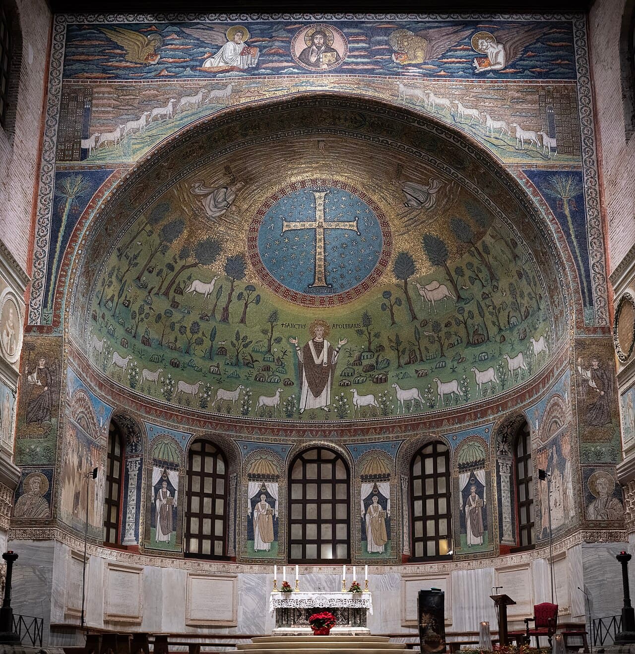Apse of Sant'Apollinare in Classe, with the cross and Apollinaris in prayer