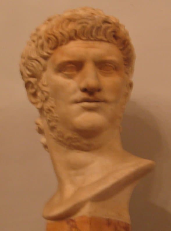Busto antigo do imperador Nero