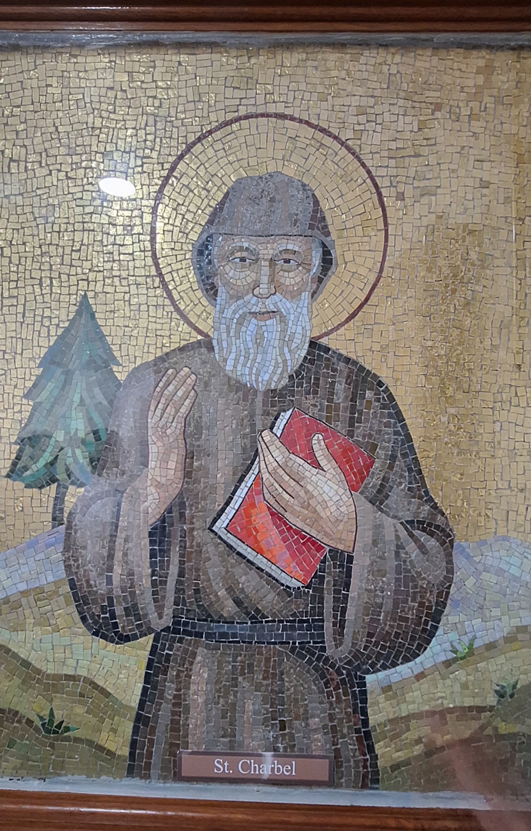 Portrait de saint Charbel Makhlouf en mosaïque