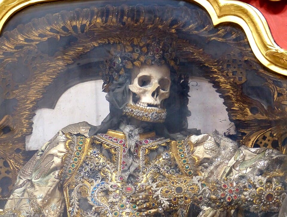 O santo das catacumbas Graciano ornamentado em Waldsassen