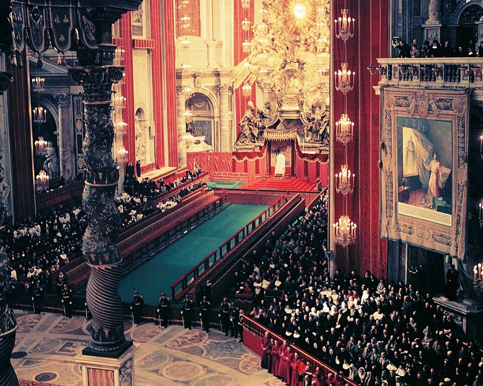 Pères conciliaires réunis pendant le concile Vatican II