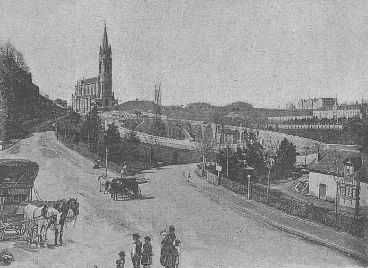Lourdes Tapınağı'nın bazilikaları ve meydanı, yaklaşık 1897