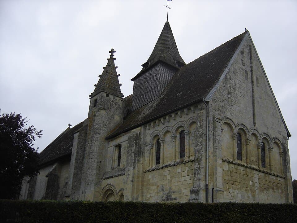 Die Kirche Saint-Pierre von Putot-en-Auge (Calvados), dem Geburtsdorf von Madeleine Aumont, wo sie am 14. August 1948 heiratete