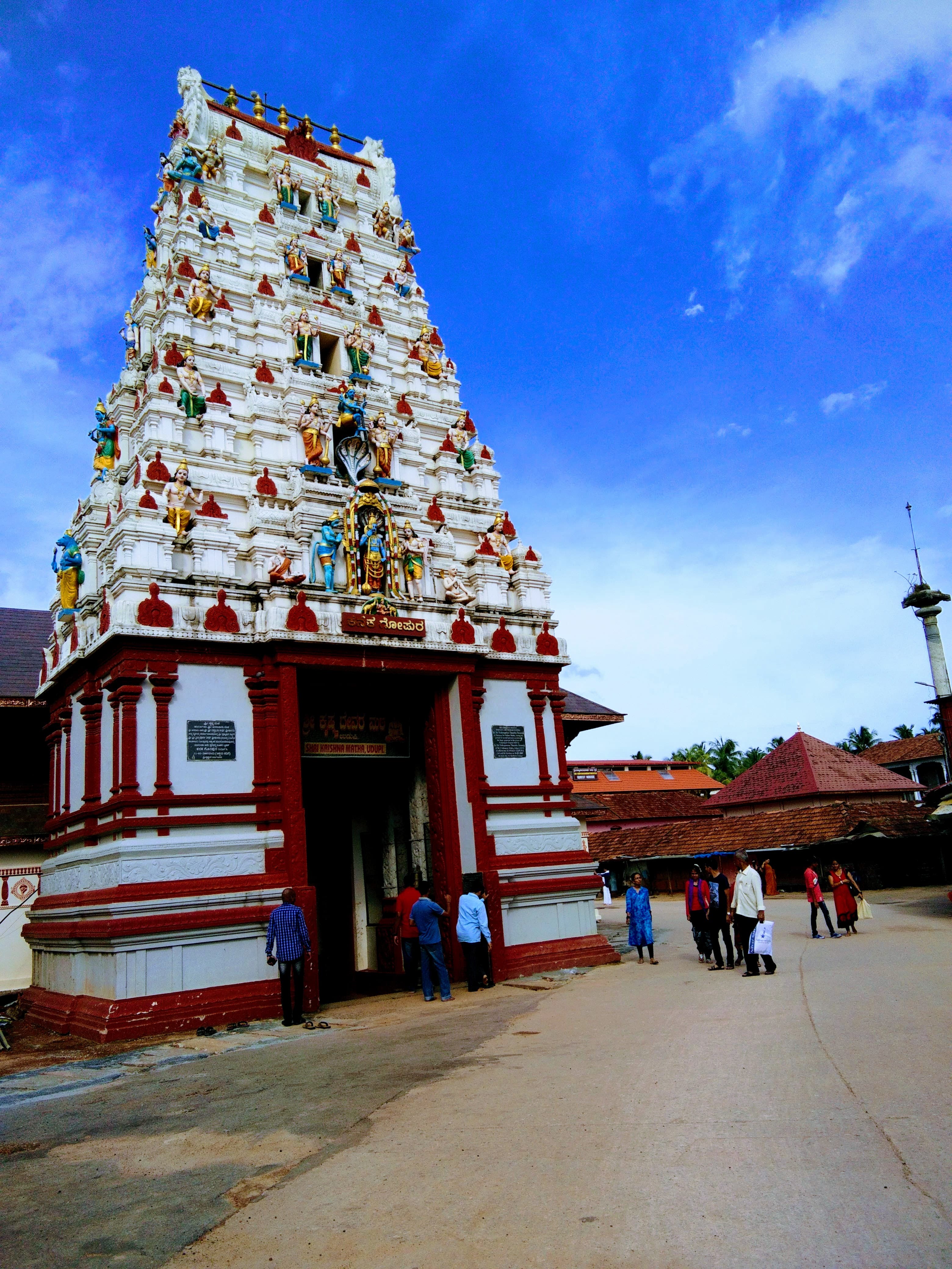 Entrance tower of the Kṛṣṇa temple at Udupi, photographed in 2017