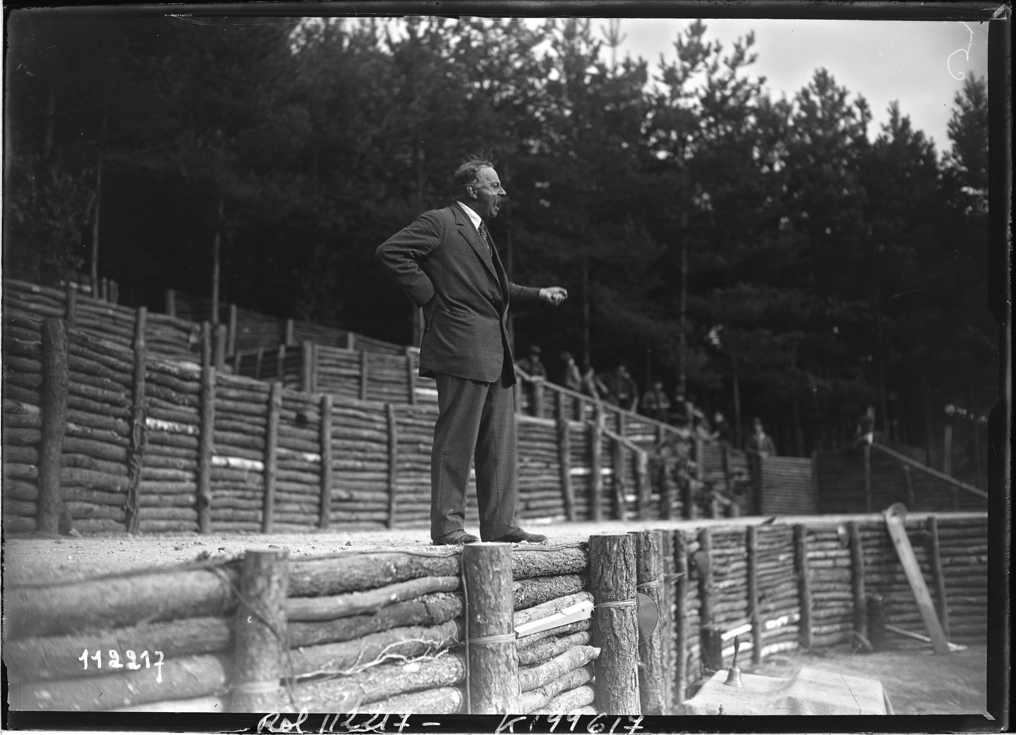 Марк Санье выступает на конгрессе в Бьервиле 21 августа 1926 года.