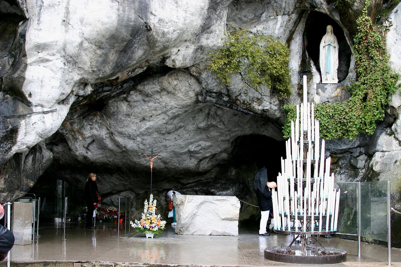 La grotte de Massabielle à Lourdes