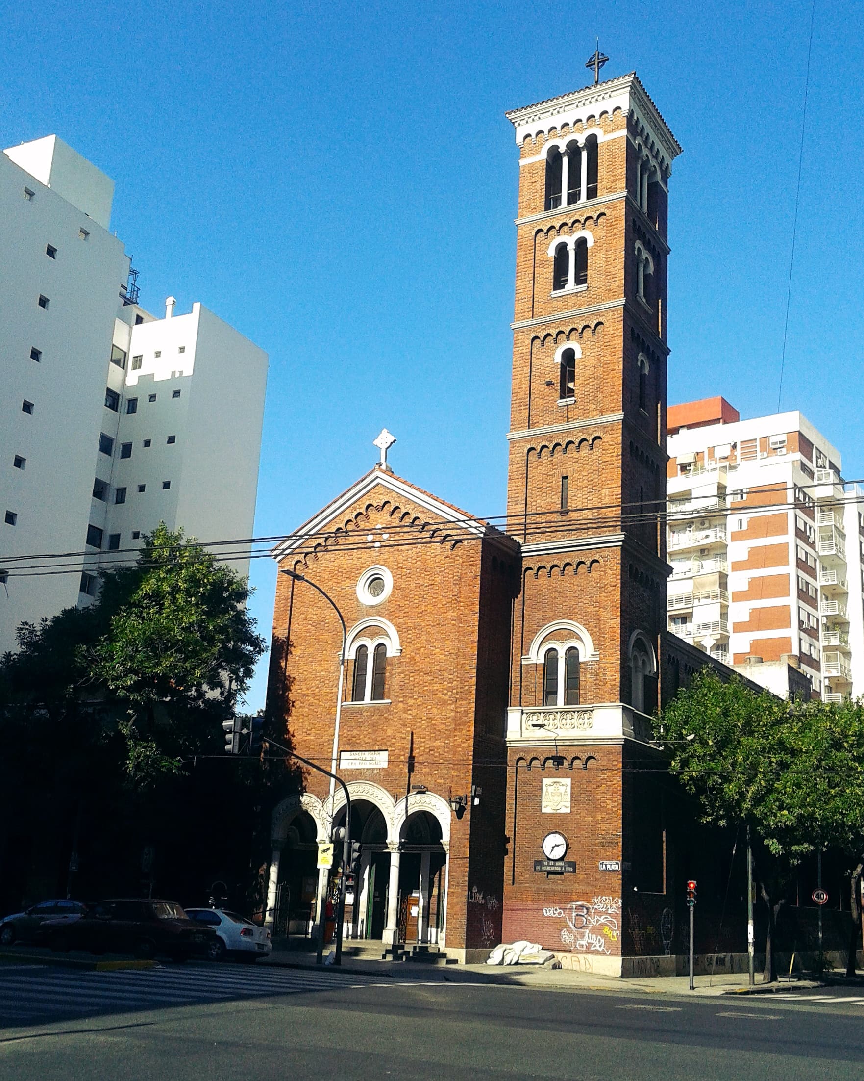 Façade de la paroisse Santa María dans le quartier de Caballito à Buenos Aires