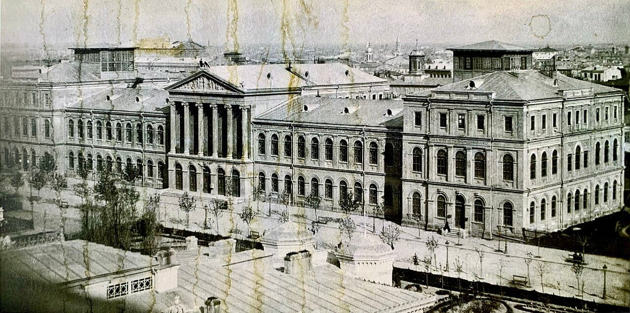 El edificio de la universidad de Bucarest hacia 1869