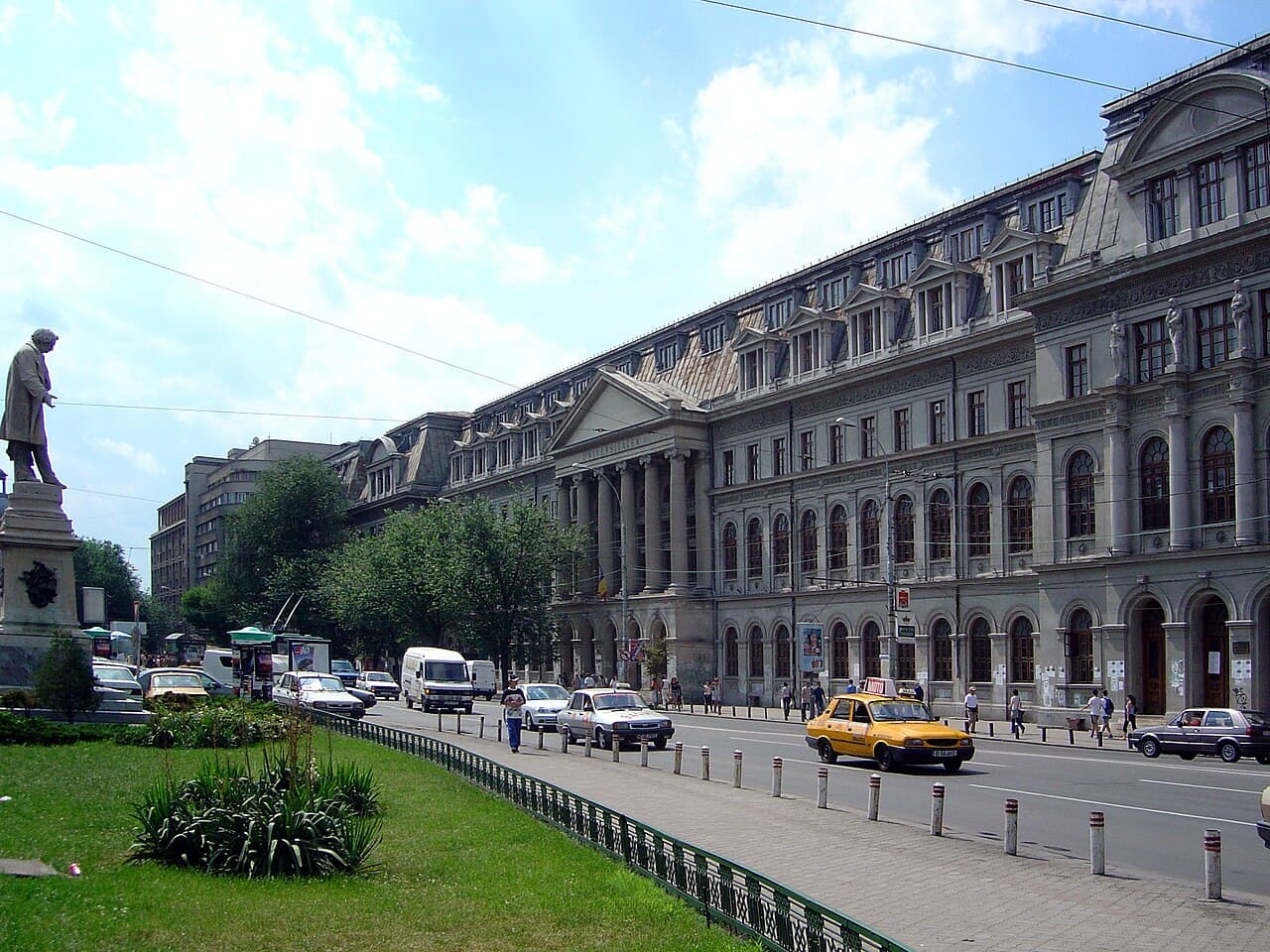 Fachada actual de la universidad de Bucarest