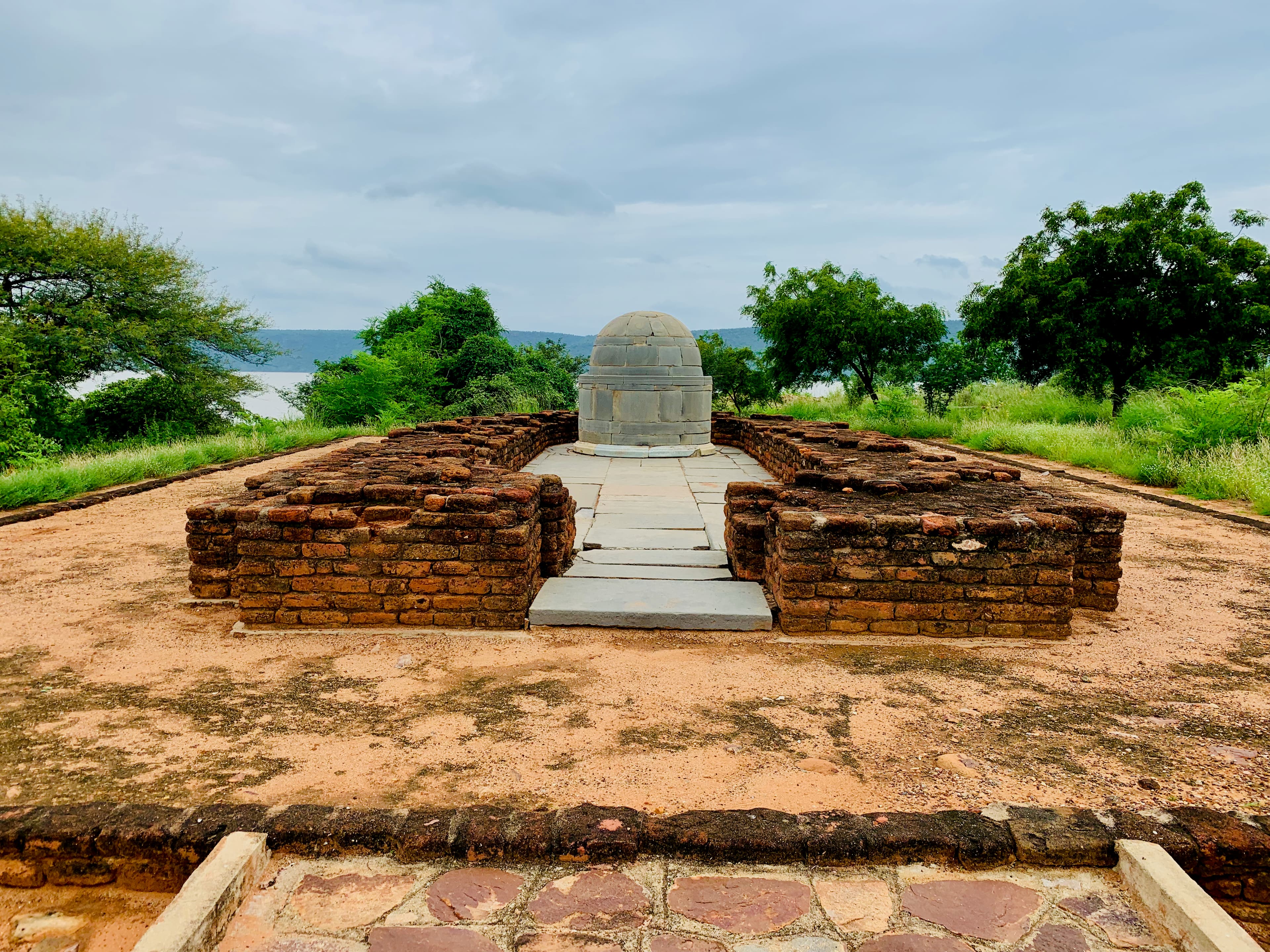 Überreste buddhistischer Bauwerke und Stupa in Nagarjunakonda