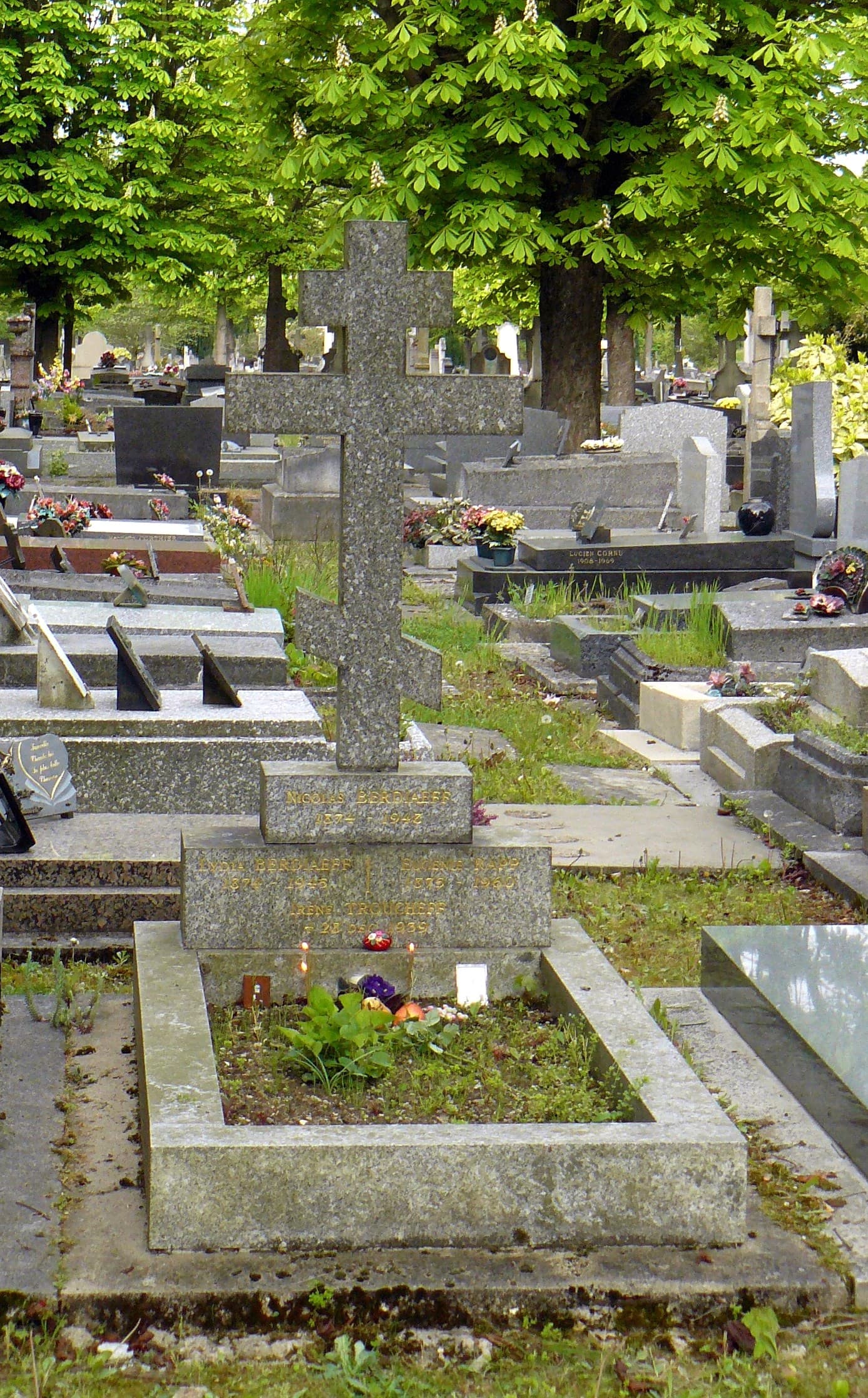 Grób Nikołaja i Lidii Bierdiajewów na cmentarzu komunalnym w Clamart