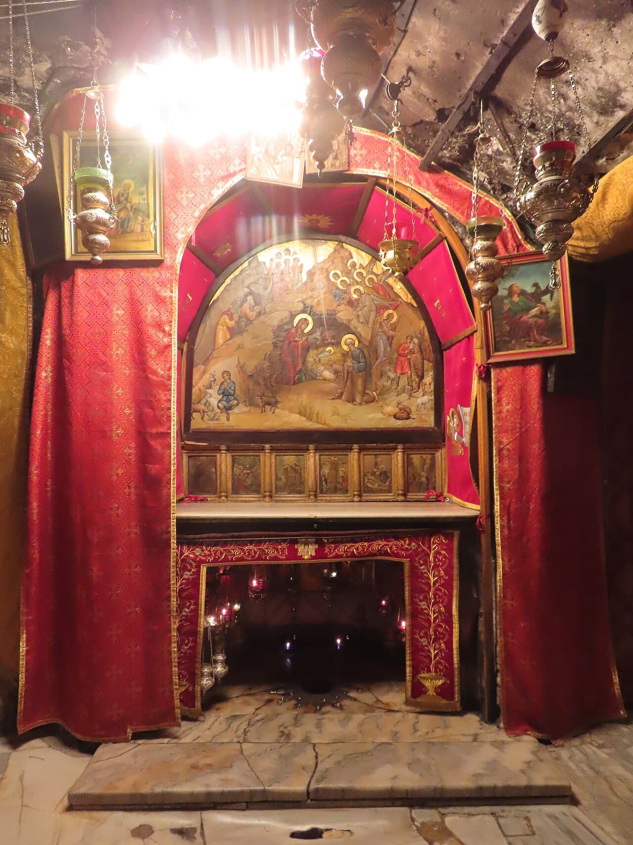 Die Geburtsgrotte unter der Geburtskirche von Bethlehem