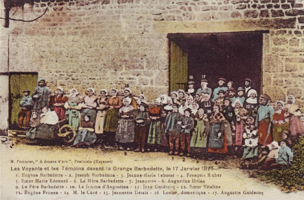 Seher und Zeugen der Erscheinung vor der Scheune der Barbedettes in Pontmain