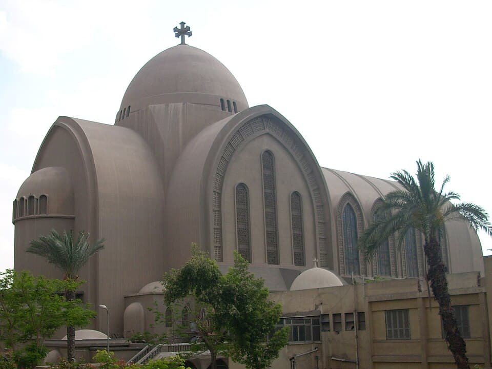 Vue extérieure de la cathédrale copte Saint-Marc d’Abbasiya au Caire, en 2011