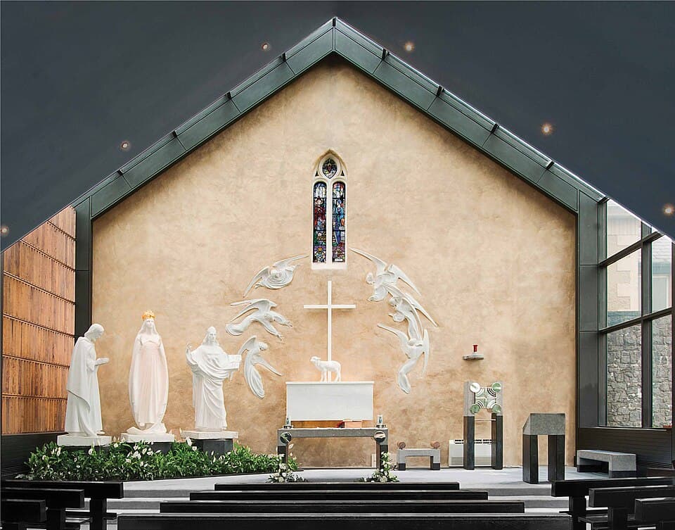 Statues commémoratives dans la chapelle de l’Apparition de Knock, en Irlande