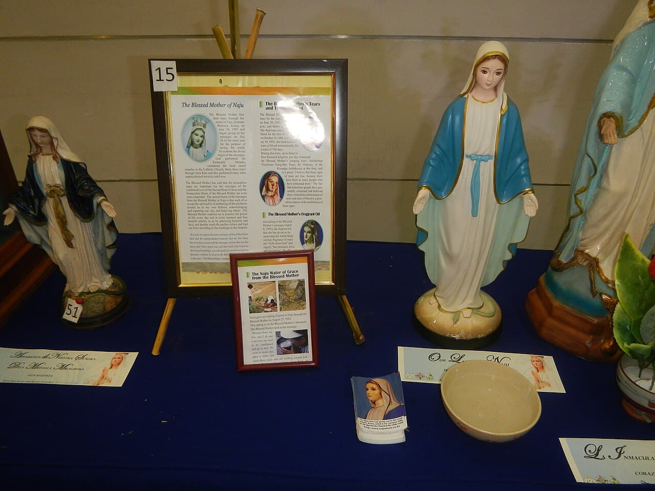 Réplique de la statue de Notre-Dame de Naju exposée aux Philippines