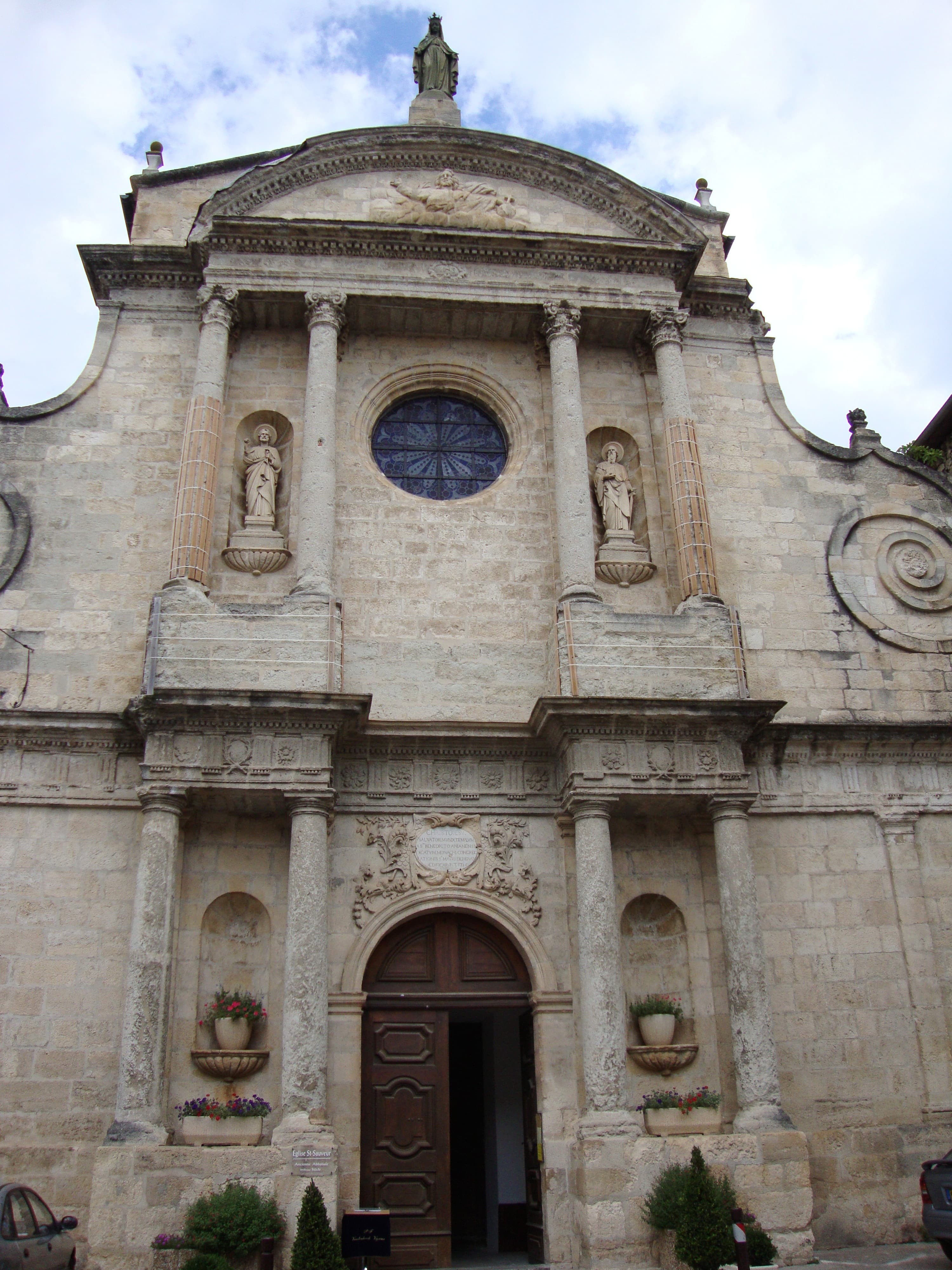 Facciata della chiesa Saint-Sauveur ad Aniane