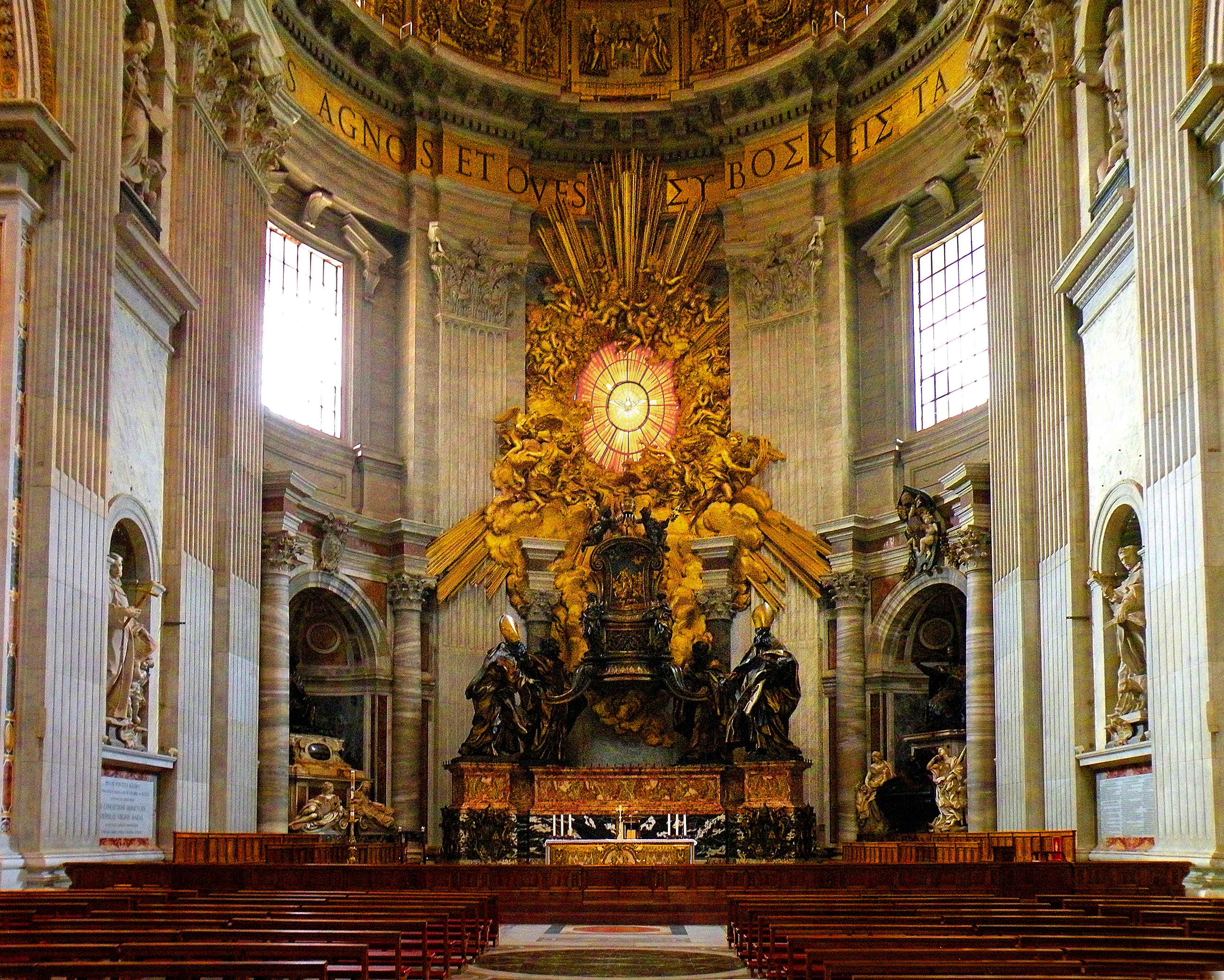 A Cátedra de Pedro de Bernini na abside da basílica de São Pedro