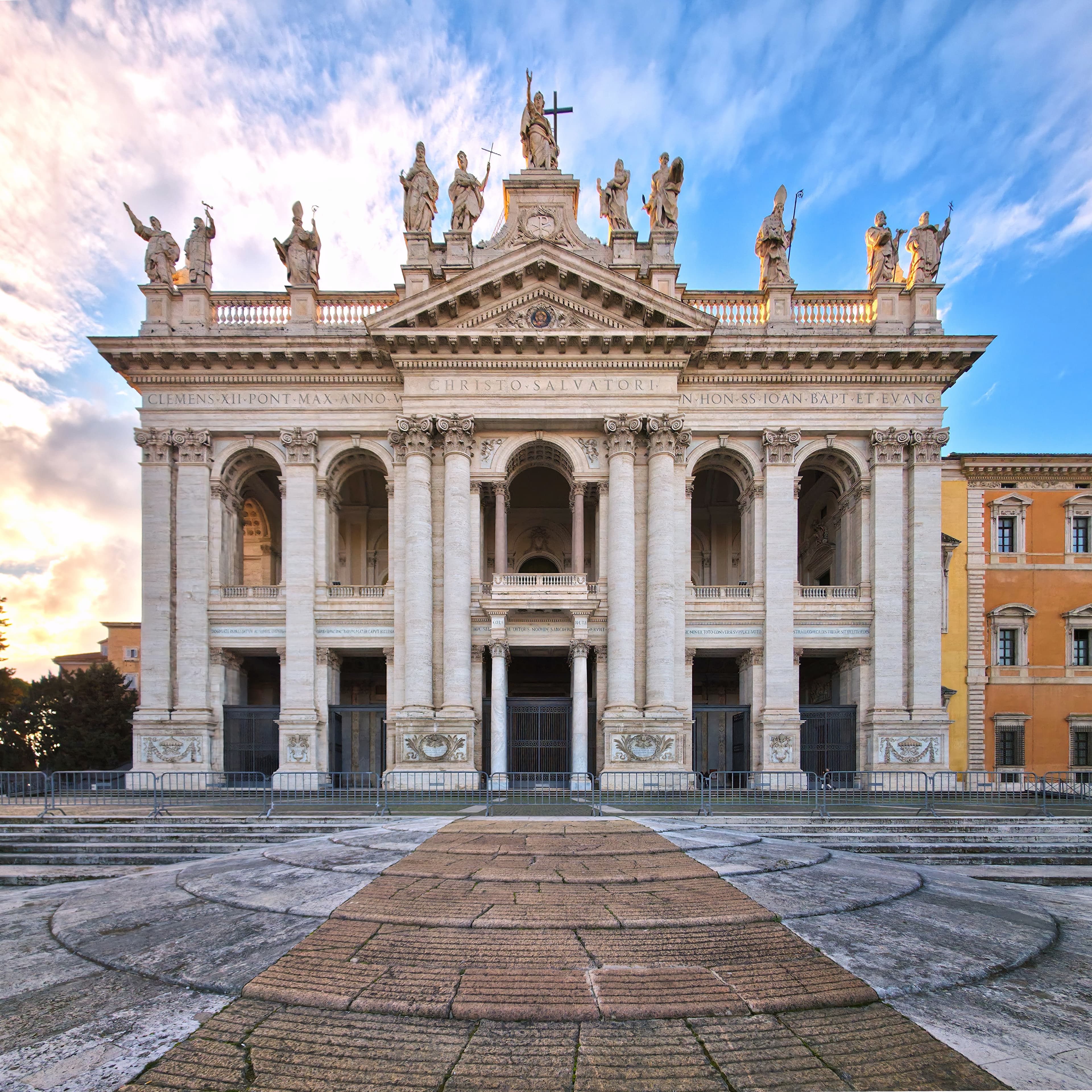 Fachada da basílica de São João de Latrão em Roma