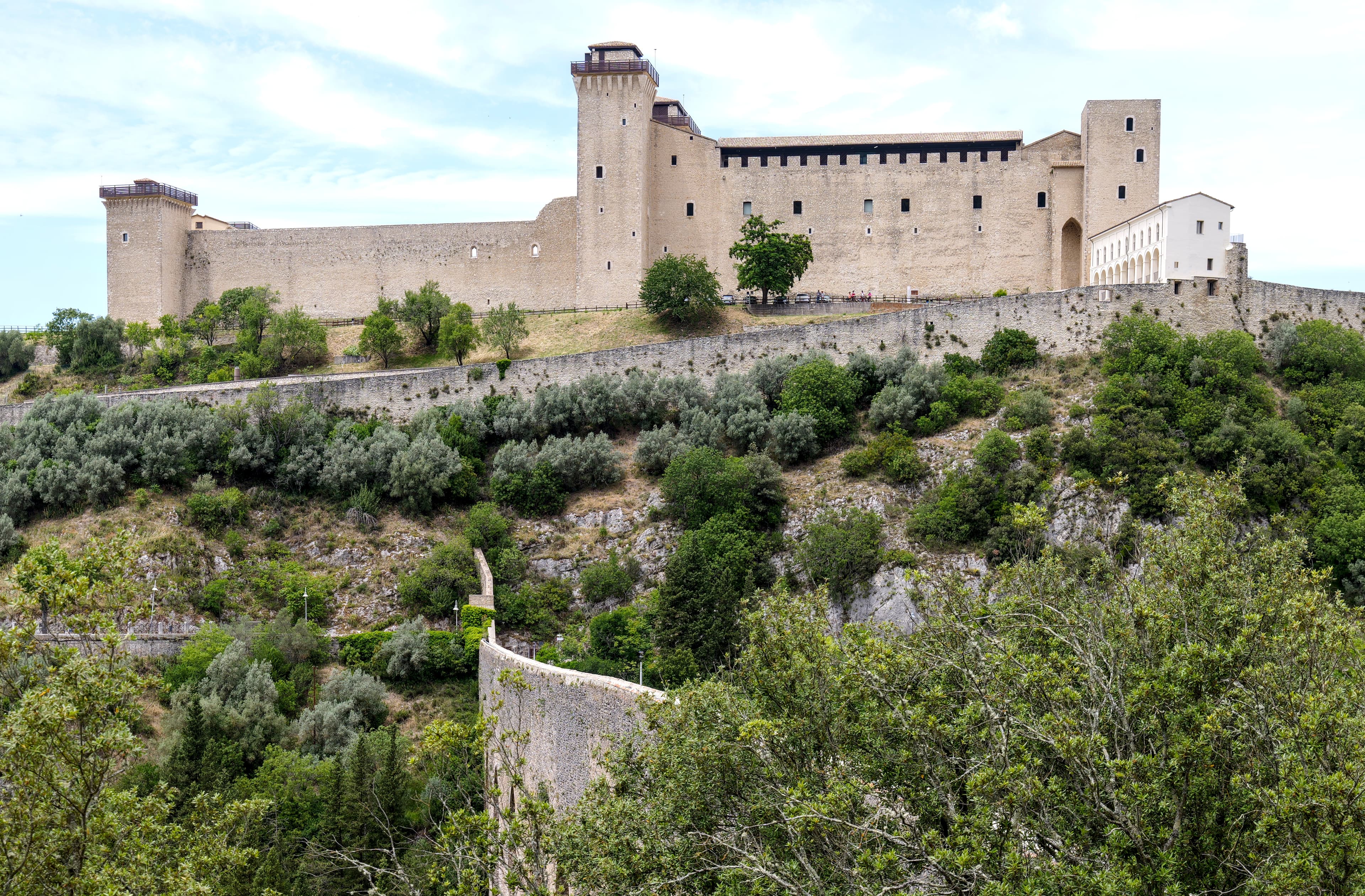 A Rocca Albornoziana sobre Espoleto, cidade dos duques espoletanos