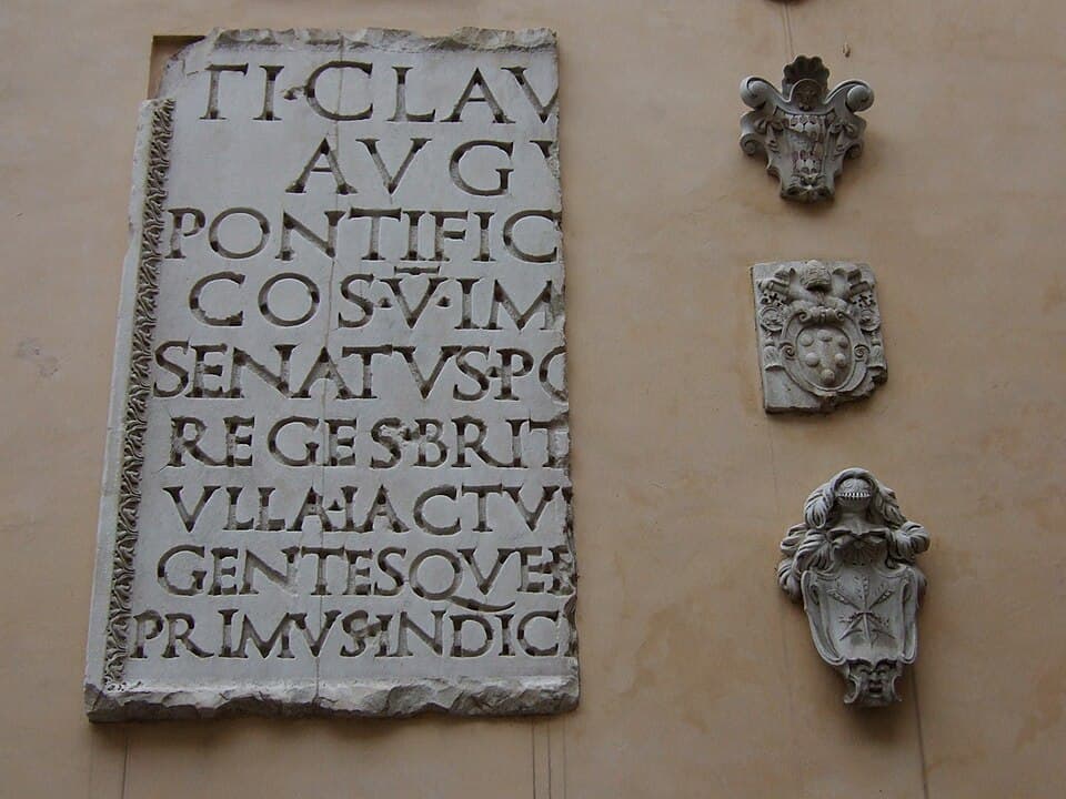 Le palais des musées du Capitole à Rome, ouverts au public par Clément XII en 1734 après l'achat de la collection Albani
