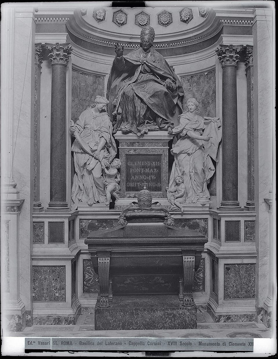 Tombeau de Clément XII dans la chapelle Corsini de la basilique Saint-Jean-de-Latran