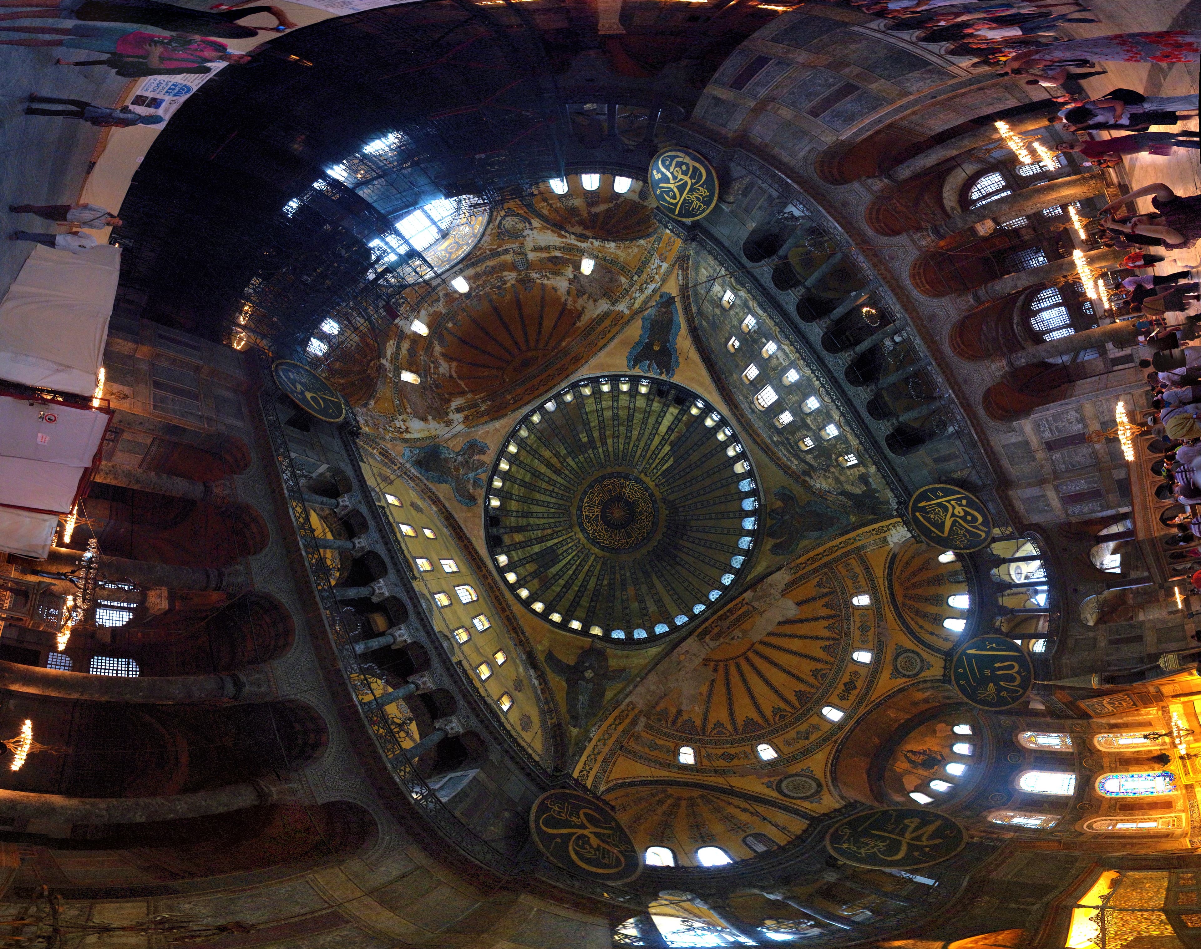 Vista panorámica del interior de Santa Sofía de Constantinopla