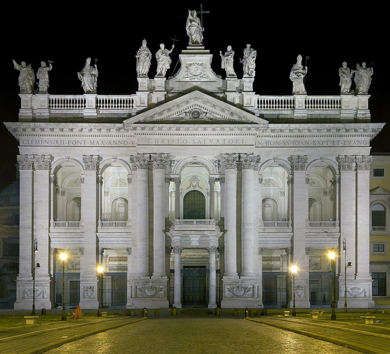 Fassade der Erzbasilika des heiligen Johannes im Lateran in Rom