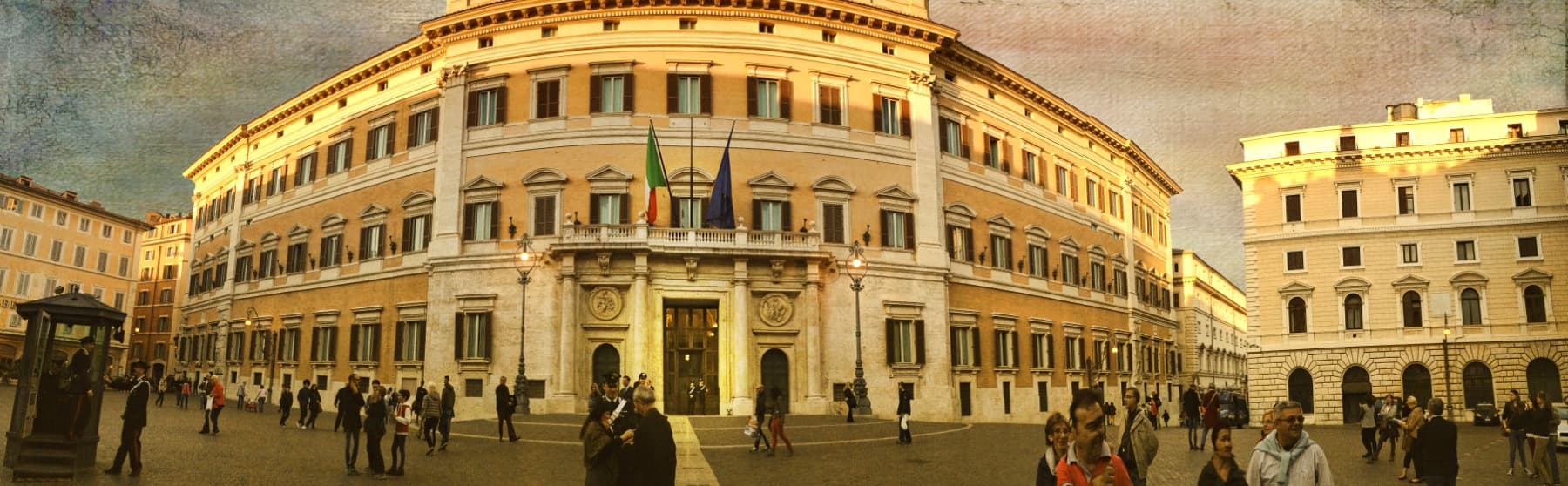 Roma'daki Montecitorio Sarayı, XII. Innocentius tarafından mahkemeleri birleştirmek için Kuria Innocenziana adıyla tamamlandı