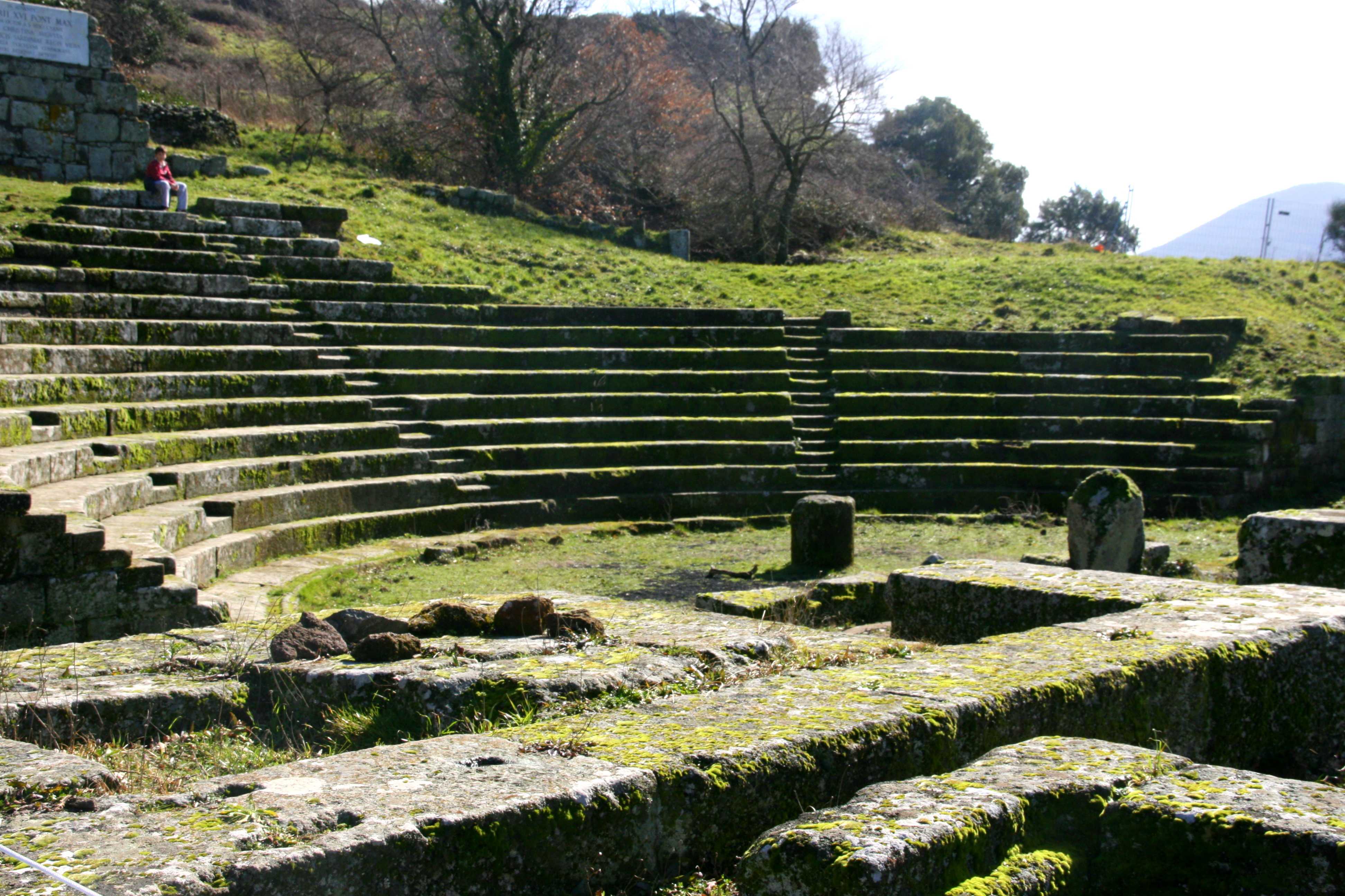 Il teatro di Tuscolo, roccaforte di famiglia