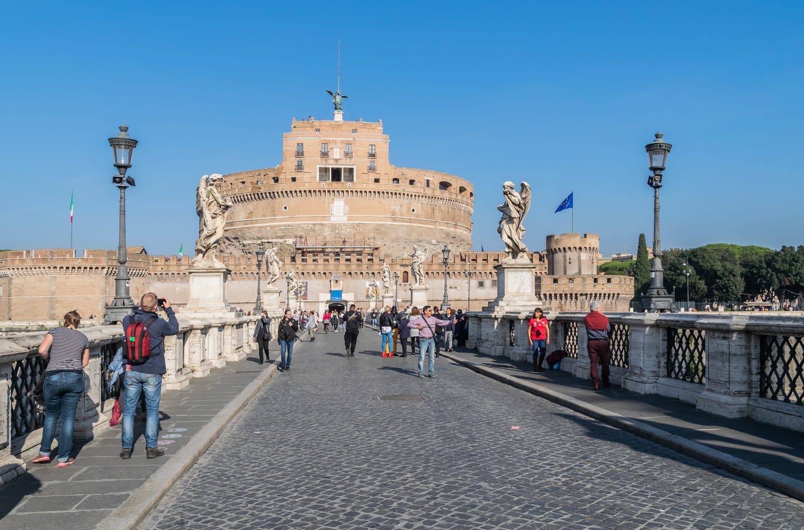 O castelo Sant'Angelo em Roma, antigo mausoléu de Adriano.